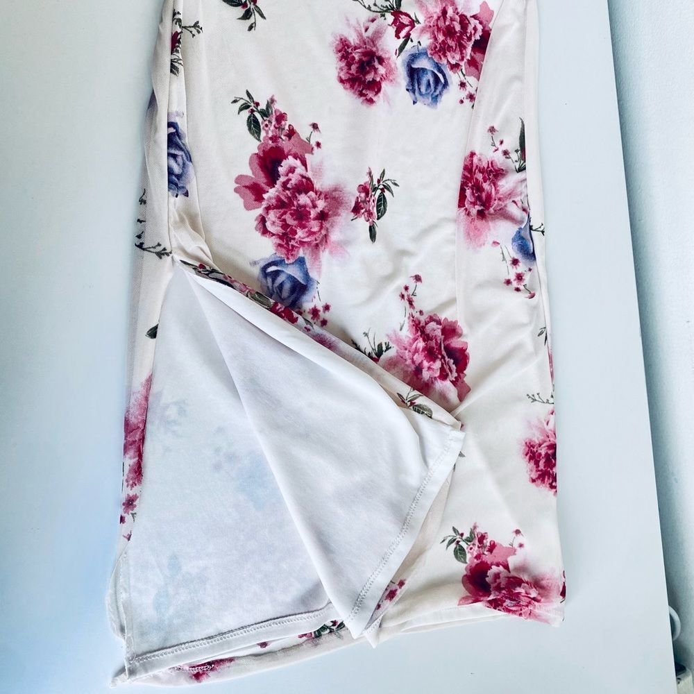 Beautiful Floral Midi Dress🌸 - Picture 5 of 6